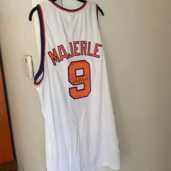 Dan Majerle
signed Phoenix Suns Reebok
Authentic jersey, size 52. - Picture 8 of 11